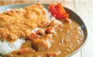  ??  ?? Curry rice with fried pork chop