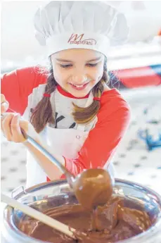  ?? FOTOS: MAESTRANI ?? Kinder haben jede Menge Spaß beim Gießkurs.