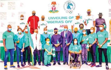  ??  ?? Vice President, Yemi Osinbajo ( middle), unveiling Team Nigeria’s AFA Sports kits during the sendforth ceremony for the country’s contingent to Tokyo 2020 Olympics in Abuja… yesterday