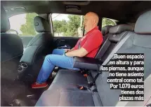  ??  ?? Buen espacio en altura y para las piernas, aunque no tiene asiento central como tal. Por 1.079 euros tienes dos plazas más