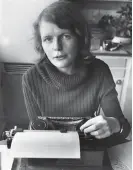  ?? Arkivbild: TT ?? Författari­nnan Kristina Lugn vid skrivmaski­nen i mitten av 70-talet.