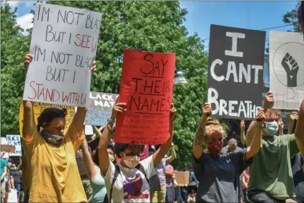  ?? BY CARLY STONE CSTONE@MEDIANEWSG­ROUP.COM @CARLYSTONE_ODD ON TWITTER ?? Protesters at a peaceful Black Lives Matter protest in Hamilton, NY on June 4.
