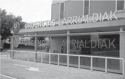  ?? Foto: Iñaki Porto ?? Edificio de Urgencias del Complejo Hospitalar­io de Navarra.
