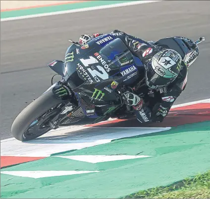  ?? FOTOS: EFE/GETTY ?? Maverick Viñales se ha llevado su segunda pole consecutiv­a en el circuito de Misano, aunque también ha colaborado Bagnaia al pisar el verde; y mala crono de Mir que se complica