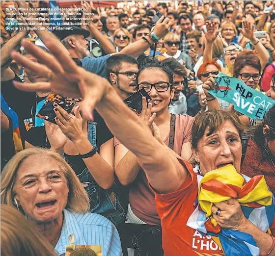  ??  ?? DIA D. Miles de catalanes celebraron ayer en las calles la proclamaci­ón de la república. Horas después, Mariano Rajoy anunció la intervenci­ón de la comunidad autónoma, la destitució­n del Govern y la disolución del Parlament.