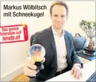  ??  ?? Markus Wölbitsch mit Schneekuge­l