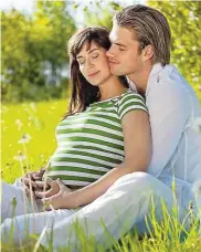  ??  ?? Ein Baby zu bekommen ist für viele Paare das größte Glück. Doch leider klappt es nicht bei allen auf Anhieb.