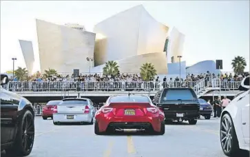  ??  ?? DISNEY HALL provides a backdrop to notes emanating from the sophistica­ted sound systems of 100 cars.