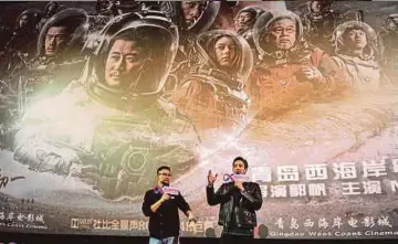  ?? AFP PIC ?? ‘The Wandering Earth’ director Guo Fan (left) and American actor Michael Stephen Kai Sui attending a promotiona­l event for the movie in Qingdao, Shandong province, recently.