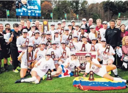  ?? CORTESÍA ?? Gloriana Villalobos celebró el campeonato universita­rio que obtuvo, el fin de semana, junto con sus compañeras de la Florida State University.