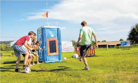  ?? FOTO: PRIVAT ?? Abenteuerg­olf und Fußballgol­f in Pfullendor­f starten in diesem Jahr später in die Saison - und unter anderen Bedingunge­n als sonst.