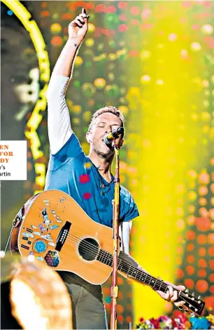  ??  ?? GOLDEN GIFT FOR MELODY Coldplay’s Chris Martin