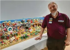  ?? Foto: Elisabeth Schmid ?? Zwei Jahre Bauzeit brauchte Oliver Kude, um seine Unterwasse­rwelt aus Lego-Steinen fertigzust­ellen.