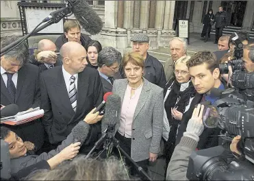  ?? ?? Barbara Stone outside the Court of Appeal in 2005 following her brother’s failed attempt to get his conviction overturned