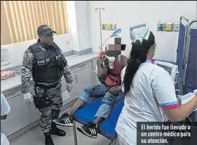  ?? Foto:
Cortesía ?? El herido fue llevado a un centro médico para su atención.