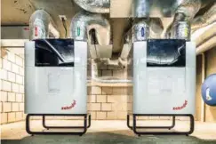  ??  ?? En la sala de máquinas se instalaron dos unidades de ventilació­n centraliza­da Comfoair Q y una bomba de calor de sonda geotérmica con Free Cooling.