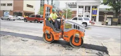  ?? Michael Cummo / Hearst Connecticu­t Media ?? Eversource employees pave the corner of Broad Street and Bedford Street after replacing gas lines in Stamford on Wednesday.