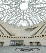  ??  ?? A Rovereto La cupola del Mart disegnata da Botta