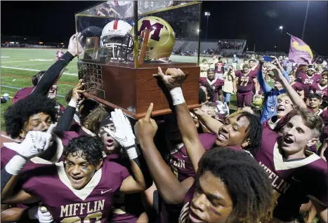  ?? BEN HASTY — READING EAGLE ?? The Gov. Mifflin football team celebrates with the Gurski-Linn Trophy after beating Wilson 42-14.