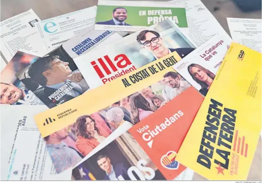 ?? DAVID ZORRAKINO / EP ?? Propaganda electoral de todos los partidos para las elecciones catalanas del 12-M.