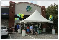  ?? NWA Democrat-Gazette/ANDY SHUPE ?? People wait in line Saturday outside Acanza, the first medical marijuana dispensary to open in Fayettevil­le.