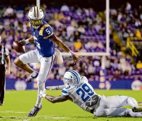  ?? Matthew Hinton/Associated Press ?? Quarterbac­k Jayden Daniels, the Heisman Trophy winner, will not play LSU’s bowl game against Wisconsin.