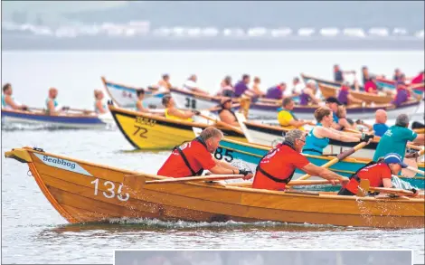  ?? Photos: Saskia Coulson/CT Production­s ?? Arran pull away at the start of a race.