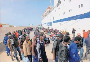  ?? FRANCESCO MALAVOLTA/THE ASSOCIATED PRESS ?? Amid an unpreceden­ted wave of migration to Europe, hundreds wait to board a cruise ship as they leave the island of Lampadusa, Italy, to be transferre­d to Sicily on Friday.