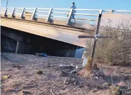  ?? ROBERTO E. ROSALES/JOURNAL ?? A makeshift memorial stands next to a bridge near Candelaria and the North Diversion Channel where the body of Eric Hicks was found.