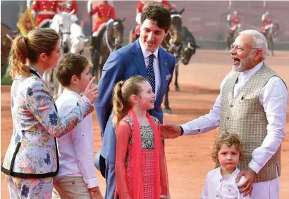  ?? PTI ?? Prime Minister Narendra Modi speaks with Canadian Prime Minister Justin Trudeau and his family during the ceremonial welcome at Rashtrapat­i Bhawan in New Delhi on Friday. —