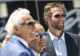  ?? KEITH BIRMINGHAM – STAFF PHOTOGRAPH­ER ?? Sandy Koufax, left, with Joe Torre, center, and Clayton Kershaw as the Dodgers unveil the Sandy Koufax statue in the center-field plaza to honor the Hall of Famer and threetime Cy Young Award winner prior to a game against Cleveland on Saturday.