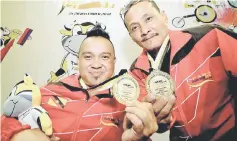  ??  ?? File photo of Sarawak’s powerlifte­r Endi Bak (left) and Gustin Jenang posing with their gold medals after winning the men’s 54kg and 59kg categories respective­ly.