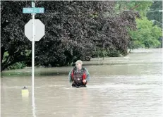  ?? Leah Hennel/Postmedia News/file ?? Norm Ederle tries to get into his Bowness home after he was evacuated from the area on June 20, 2013.