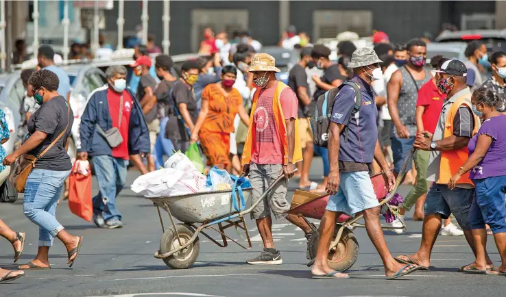  ?? MEMBERS OF THE PUBLIC WEARING MASKS IN SUVA DURING COVID-19. PHOTO: Leon Lord ??