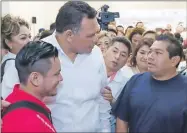  ??  ?? Rolando Zapata Bello, ayer en Mérida con yucatecos deportados