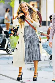  ??  ?? Sarah Jessica Parker on the set of
And Just Like That wearing a gingham skirt by Norma Kamali