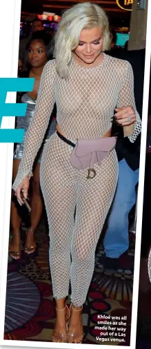  ??  ?? Khloé was all smiles as she made her way out of a Las Vegas venue.