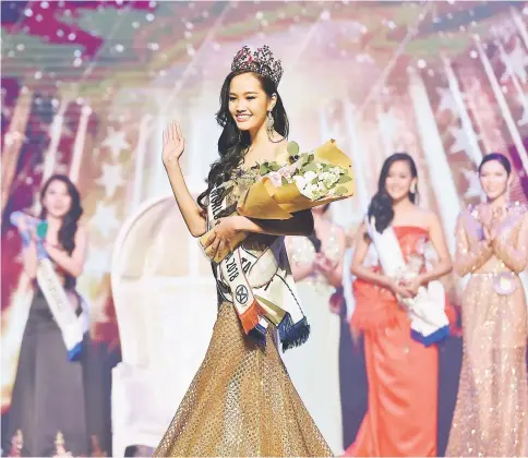  ?? — Photo by Muhammad Rais Sanusi ?? Larissa waves to the audience after being crowned Miss World Malaysia 2018 during the grand finale in Kuching on Saturday.