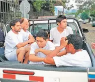  ??  ?? Defensa. Familiares de los detenidos afirmaron que fueron detenidos arbitraria­mente y que son agricultor­es.