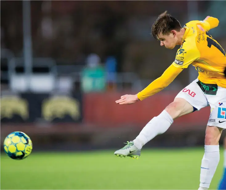  ??  ?? Kirill Pogrebnyak behövde bara elva minuter på sig innan han i sin första bollkontak­t gjorde 1–0 mot Blåvitt.