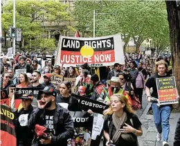  ?? /Reuters ?? Royal flush: Indigenous Australian­s and their supporters march through the centre of Sydney on Thursday, urging that Australia ‘abolish the monarchy’ on the country’s national day of mourning for Britain’s Queen Elizabeth.