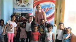  ?? Picture:SUPPLIED ?? GIVING BACK: Carel Du Toit Centre principal Paula Kumm with children of Carel Du Toit Centre during the Algoa FM Charity Golf Day