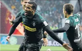  ?? FOTO: EFE ?? Alassane Pléa celebra uno de sus tres tantos al Werder Bremen