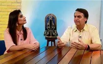  ??  ?? O presidente eleito, Jair Bolsonaro (PSL), em entrevista à TV Aparecida