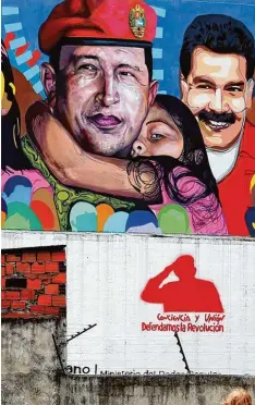  ?? Foto: imago ?? Der Vorgänger und sein Nachfolger: Beschützer des Volkes? Venezuelas Ex Staats chef Hugo Chávez (li.) und der amtierende Präsident Nicolás Maduro.