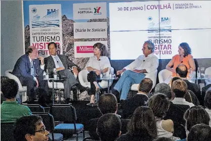  ??  ?? António Perez Metelo, moderador, com Miguel Duarte, Andreia Vieira, Pedro da Mata e Vera Gonçalves