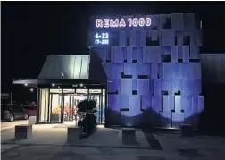  ?? FOTO: INGAR NORDANG ?? HOVENGA: Inngangspa­rti i tråd med Rema 1000s nye design.