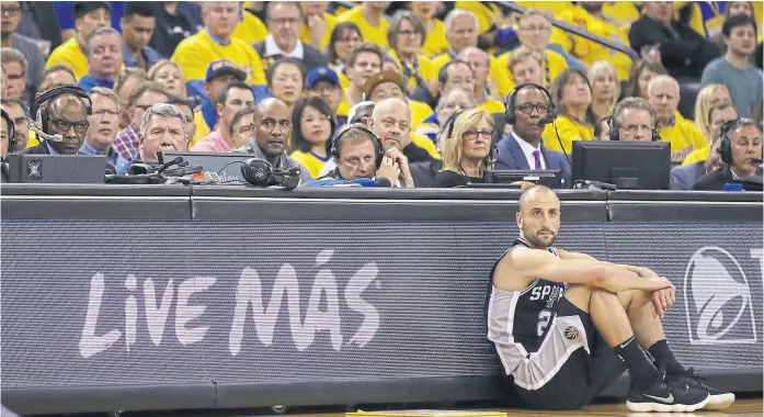  ?? Ezra shaw / afp ?? manu esperando para su último ingreso; la derrota por 4-1 con golden state abrió la etapa de los interrogan­tes para san antonio