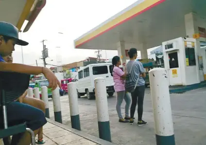  ?? SUNSTAR FOTO / ALLAN CUIZON ?? BARS, TOO. Mandaue City Mayor Gabriel Luis Quisumbing says some gasoline stations in the city also operate like bars, complete with live bands on weekends.