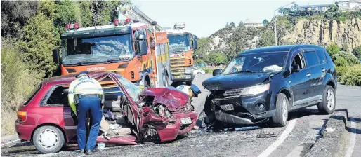  ?? PHOTO: LINDA ROBERTSON ?? Emergency services personnel inspect two vehicles involved in a headon crash in Portobello Rd yesterday, in which a woman in her early 30s was seriously injured.